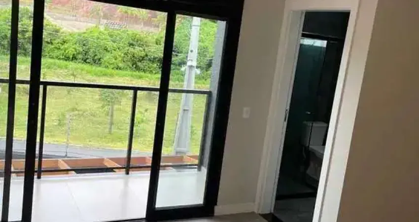 Sobrado com 3 suítes e 2 vagas de garagem no Bairro Rio Pequeno em Camboriú