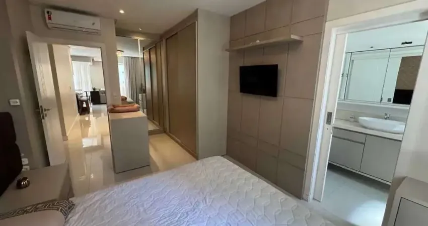 Apartamento mobiliado com 3 suítes e 2 vagas - Meia Praia em Itapema