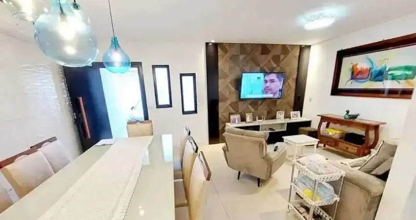Sobrado com 3 dormitórios sendo 1 suíte e 2 vagas de garagem no Centro de Camboriú