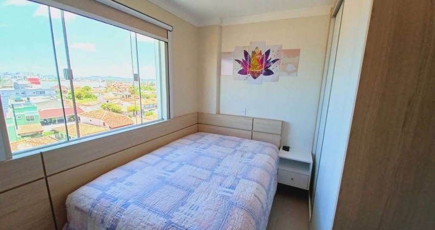 Apartamento mobiliado com 3 dormitórios e 1 vaga de garagem - Frente Mar em Itajubá