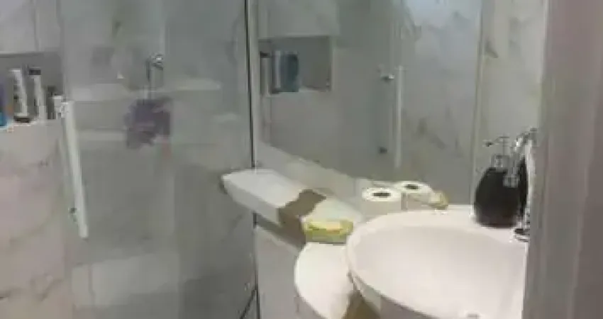 Apartamento Mobiliado com 2 Dormitórios e 1 Vaga de garagem no Bairro Cedro em Camboriú