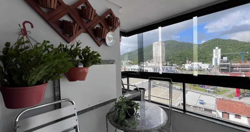 Apartamento mobiliado em 2 suítes e 2 vagas de garagem no  bairro Fazenda em Itajaí