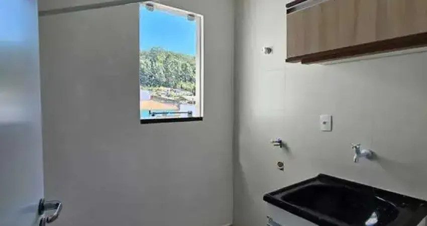 Casa semi mobiliada com 2 dormitórios sendo 1 suíte, 2 vagas de garagem em Itajuba,  Barra Velha