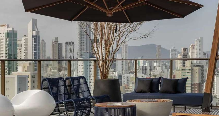 Apartamento novo com 4 suítes e 4 vagas de garagem no Centro em Balneário Camboriú