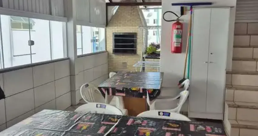 Apartamento com 2 dormitórios e 1 vaga no Centro de Balneário Camboriú