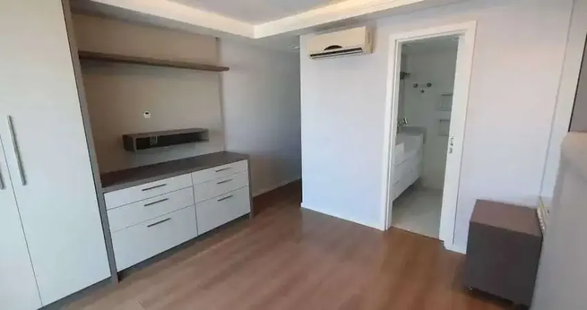 Apartamento mobiliado com 3 dormitórios sendo 1 suíte e 2 vagas de garagem no Centro de Itajaí