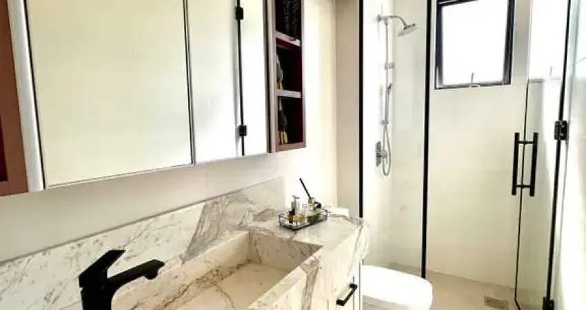 Apartamento finamente mobiliado com 3 dormitórios sendo 1 suíte e 2 vagas no Centro de Itajaí