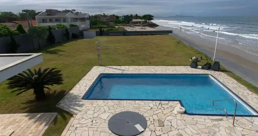 Sobrado com 7 dormitórios sendo 5 suítes e 3 vagas de garagem no bairro Princesa do Mar em Itapoá