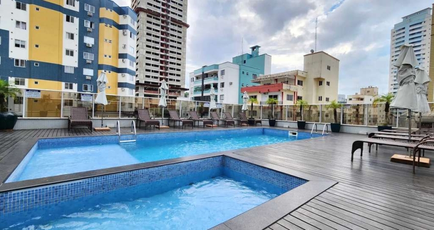 Apartamento com 3 suítes e 2 vagas de garagem no Centro de Balneário Camboriú