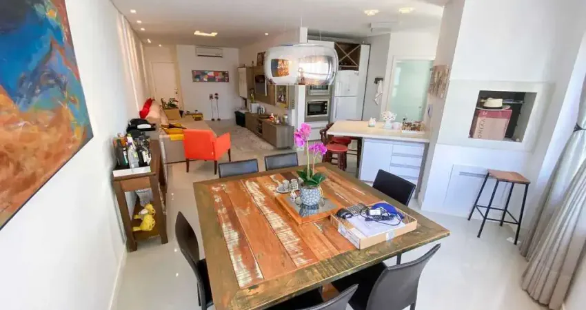 Apartamento Mobiliado com 3 dormitórios sendo 1 suíte e 2 vagas no Bairro Pioneiros em Bal. Camboriú