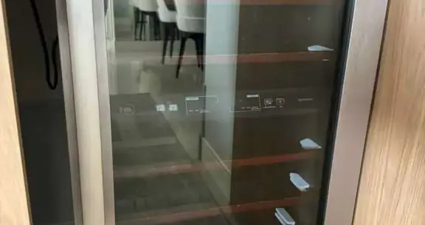 Excelente Apartamento com 3 dormitórios sendo 1 suíte e 2 vagas no Centro de Balneário Camboriú