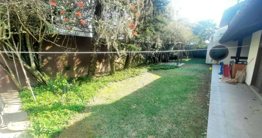 Casa à Venda, 327 m², 6 Dormitórios, (1 Suíte),  Trindade, Florianópolis/SC