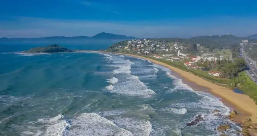 Terreno com 893m² em condomínio com heliponto e marina particular em itapema/sc