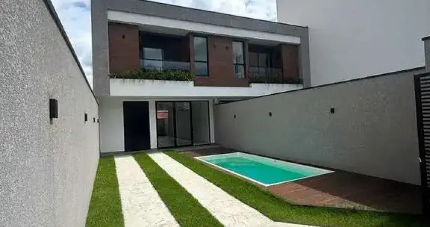 Sobrado com 3 suítes e 3 vagas e piscina privativa no bairro são francisco de assis, em camboriú/sc