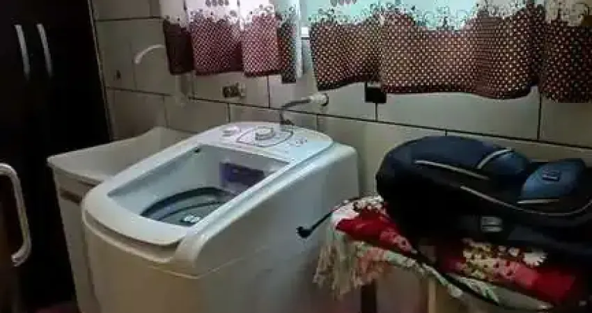 Casa com 3 dormitórios sendo 1 suíte e 2 vagas de garagem na adhemar garcia em joinville/sc