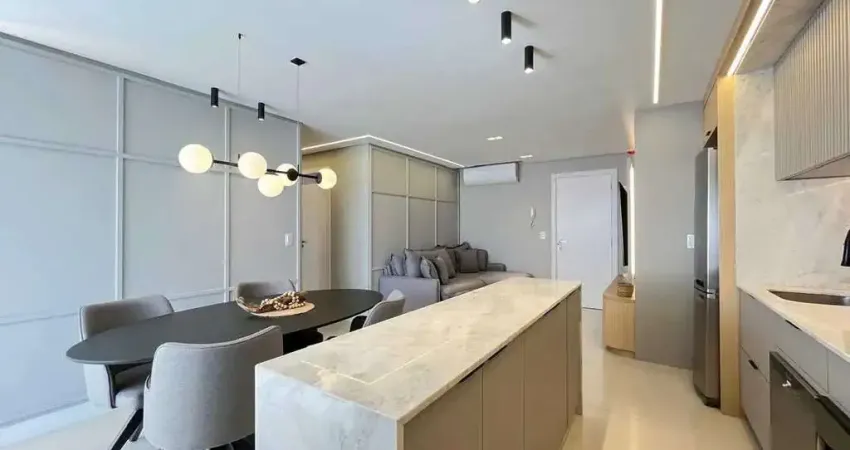 Apartamento mobiliado com 3 dormitórios sendo 1 suíte e 2 vagas de garagem em balneário camboriú