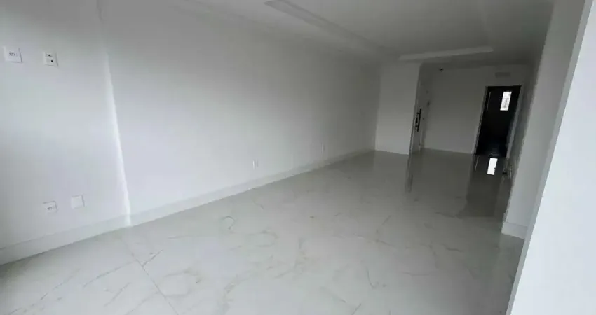 Apartamento com 3 suítes e 2 vagas de garagem em meia praia, itapema/sc