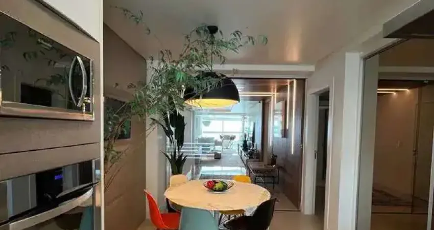 Apartamento mobiliado com 3 suítes e 3 vagas de garagem na avenida atlântica em balneário camboriú