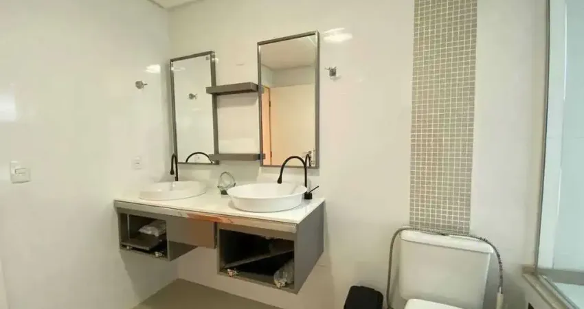 Apartamento frente mar com 3 suítes sendo 1 master e 2 vagas de garagem - centro de navegantes/sc