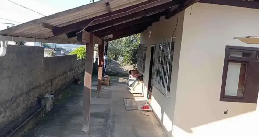 Casa mista com 4 dormitórios, em ótima localização no bairro agrícola em blumenal/sc