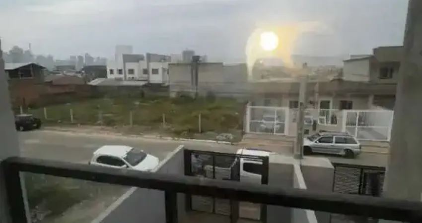 Casa geminada com 3 dormitórios sendo 1 suíte e 2 vagas em bairro morretes itapema/sc