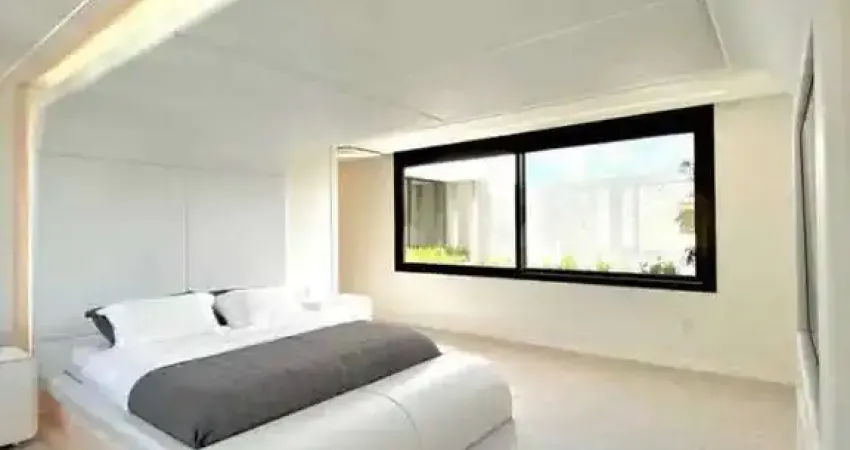 Casa moderna em condomínio fechado, 8 dormitórios sendo 6 suítes e 5 vagas em florianópolis/sc