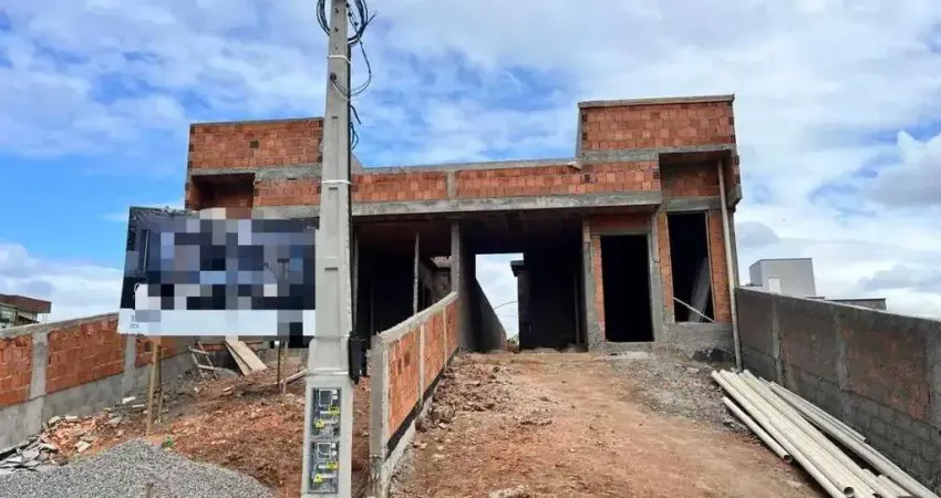 Casa com 2 dormitórios sendo 2 suíte se 1 vaga de garagem em governador celso ramos/sc
