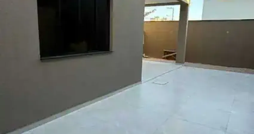 Casa nova mobiliada com 2 suítes e 2 vagas + sala comercial no bairro morretes, itapema/sc