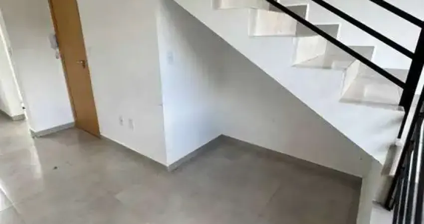 Sobrado em condomínio fechado  com 2 dormitórios e 1 vaga e quintal e lazer completo em brusque/sc