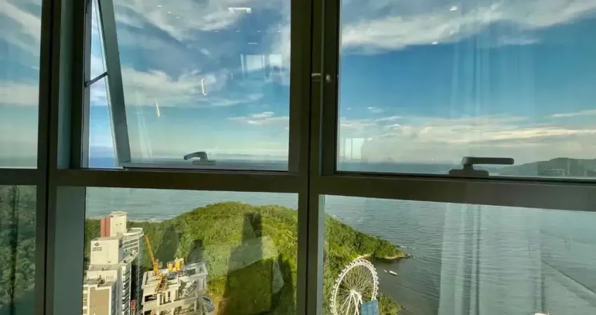 Apartamento quadra mar com 3 suítes e 3 vagas de garagem em balneário camboriú