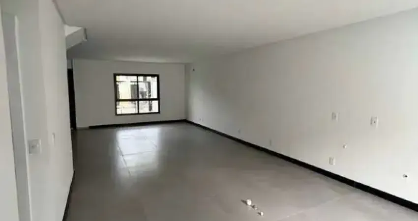 Sobrado com 3 suítes e 2 vagas com piscina no são francisco de assis, camboriú/sc