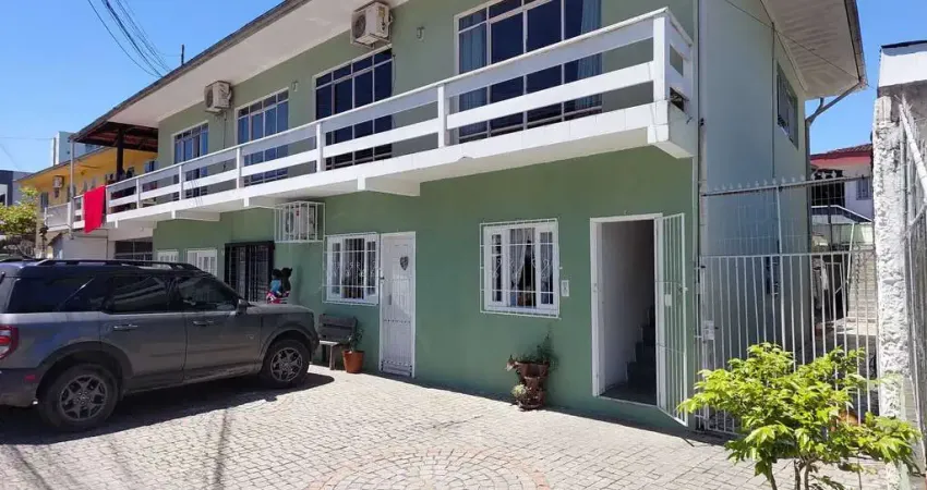 Casa multifamiliar com 8 apartamentos no iririú em joinville/sc