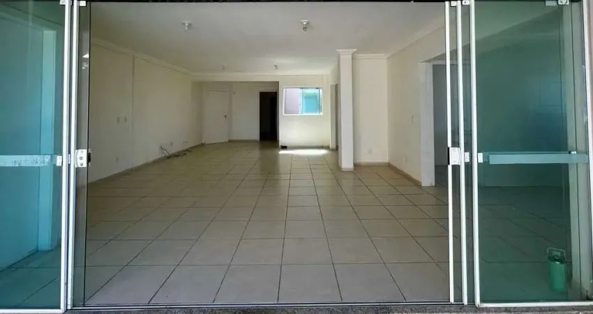 Cobertura com 3 dormitórios sendo 1 suíte e 2 vagas, a 200m da praia de gravatá navegantes/sc