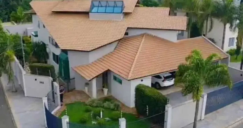 Casa alto padrão com 4 suítes e 7 vagas de garagem sendo 4 cobertas em jaraguá do sul/sc