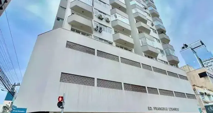 Apartamento com móveis planejados 4 dormitórios sendo 2 suítes e 1 vaga em itajaí/sc