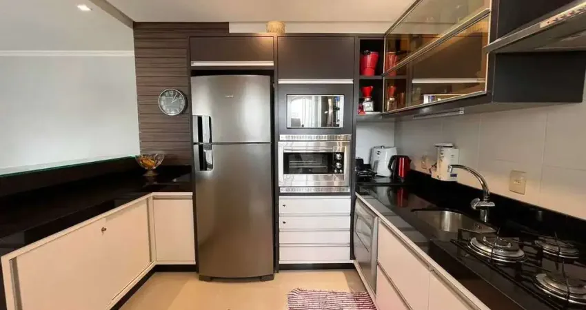 Apartamento com 2 dormitórios sendo 1 suíte e 2 vagas de garagem no centro de balneário camboriú/sc