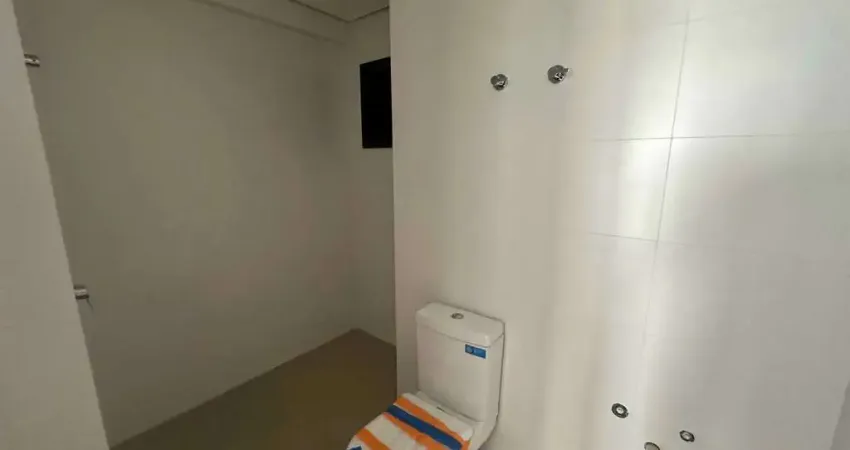 Apartamento com 4 dormitórios sendo 2 suítes e 1 vaga de garagem em são josé/sc