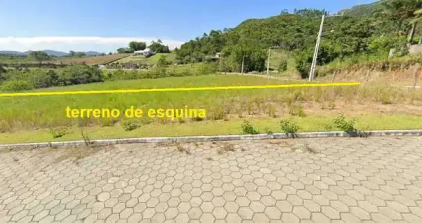 Terreno com 450,00m² em rua areias de baixo em governador celso ramos/sc