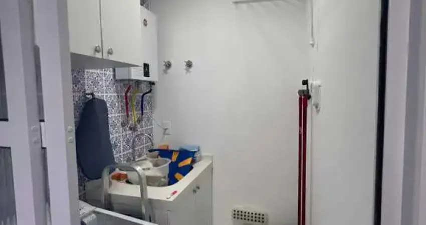 Apartamento a 250m do mar com 2 dormitórios sendo 2 suítes e 2 vagas de garagem em bombinhas/sc