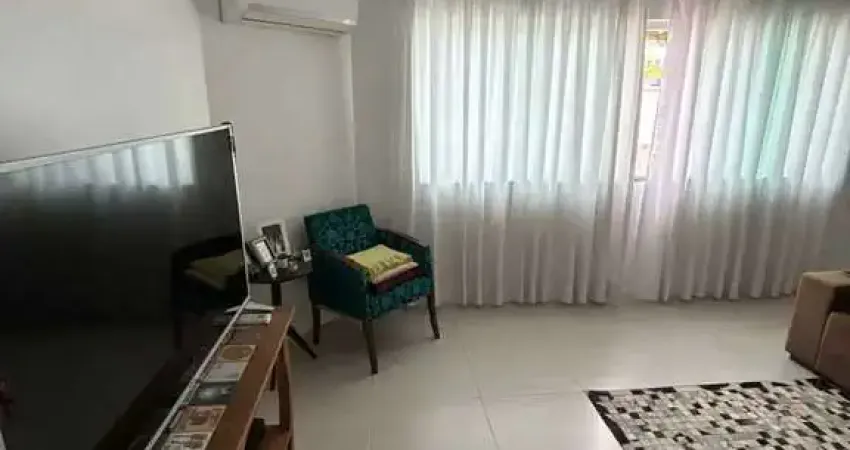 Casa com 3 dormitórios sendo 1 suíte e 4 vagas de garagem em balneário camboriú/sc