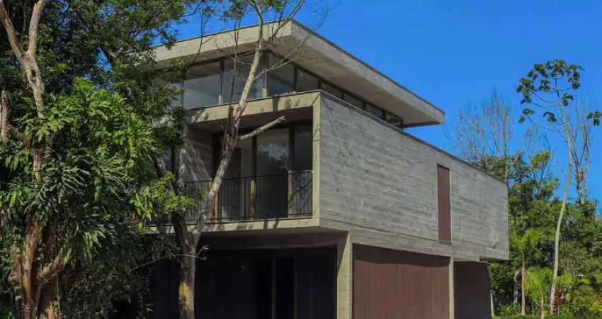 Casa personalizada com 4 dormitórios à venda sendo 4 suítes, 425.0 m² por - R$ 7.022.077,90 - Praia do Estaleiro - Bal. Camboriú/SC