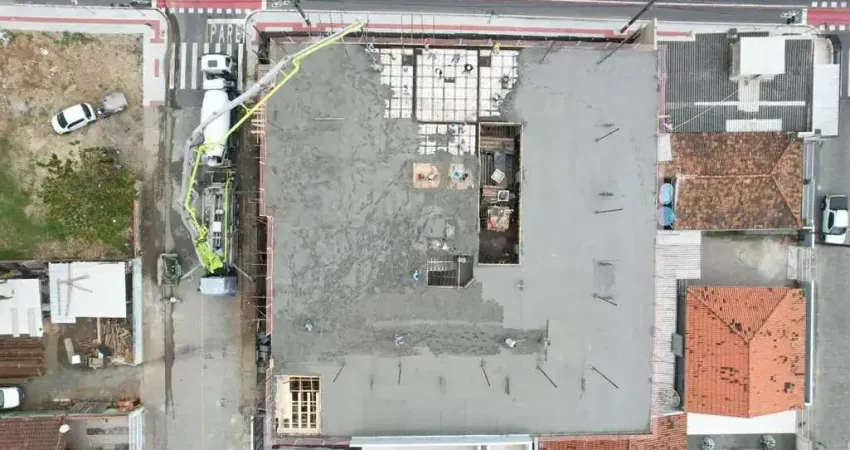 Apartamento com 2 dormitórios sendo 1 suíte e 1 vaga de garagem em navegantes/sc