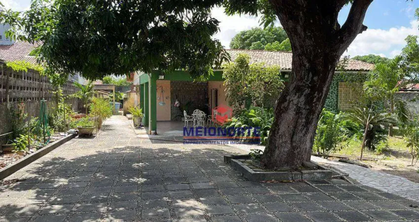Casa à venda em área nobre de Olho D'água, a 200m da praia