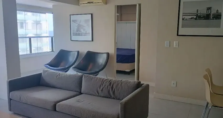 Lindo Apartamento Mobiliado 03 Quartos ,Ondina , 02 Garagens .