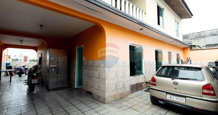 Sobrado com 04 quartos sendo 02 suites e com piscina - Conjunto Castelo Branco Parque dez