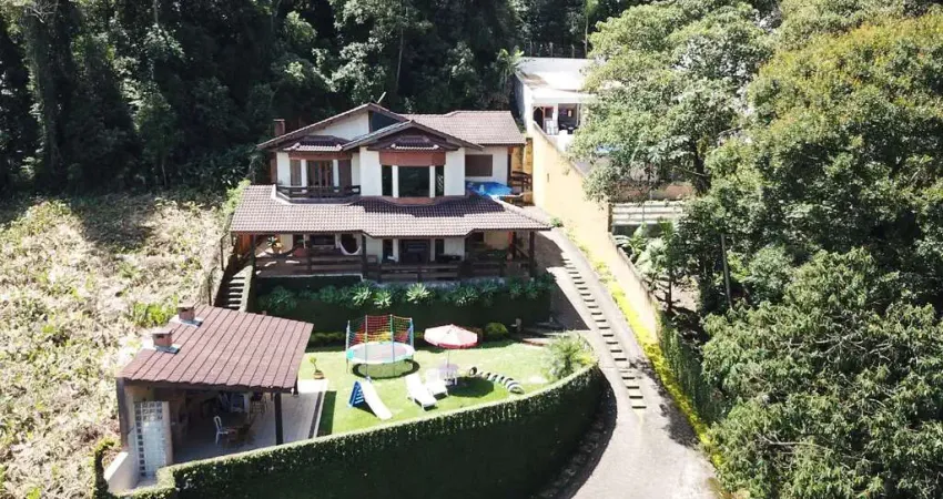 Casa tipo para venda em Caraguatá com 3 quartos, sendo 3 suítes, 300m²