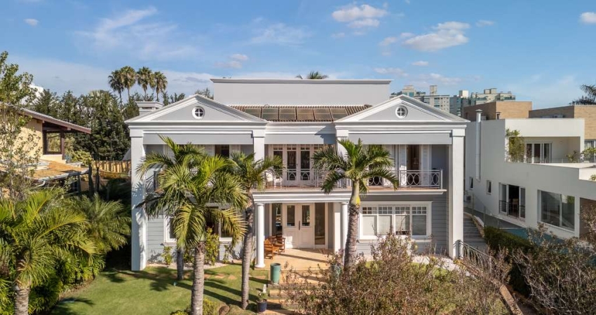 Casa em condomínio para venda com 4 quartos, sendo 4 suítes, 735m²