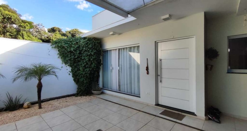Casa tipo para venda com 3 quartos, sendo 2 suítes, 161m²