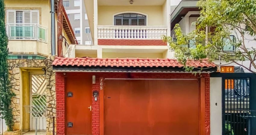 Sobrado para venda com 3 quartos, sendo 2 suítes, 235m²