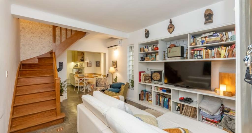 Sobrado para venda com 2 quartos, sendo 1 suíte, 107m²